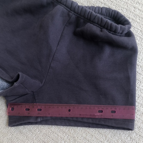grey aritzia sweatshorts - Picture 2 of 3